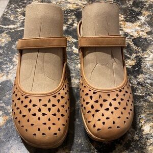 Womens Rialto casual solid brown wedge hook & loop slip on shoes size 9.5